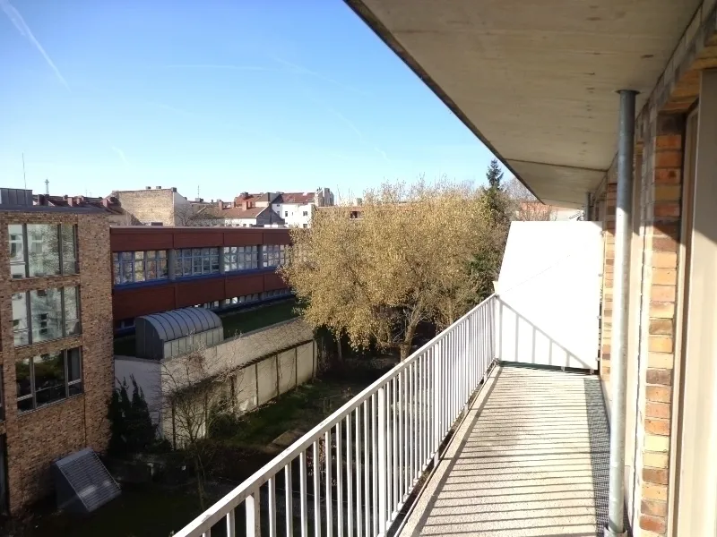 Sonnige 2 Zimmer Wohnung! Wohnen im modernen Klinkerbau in Charlottenburg! — photo 1